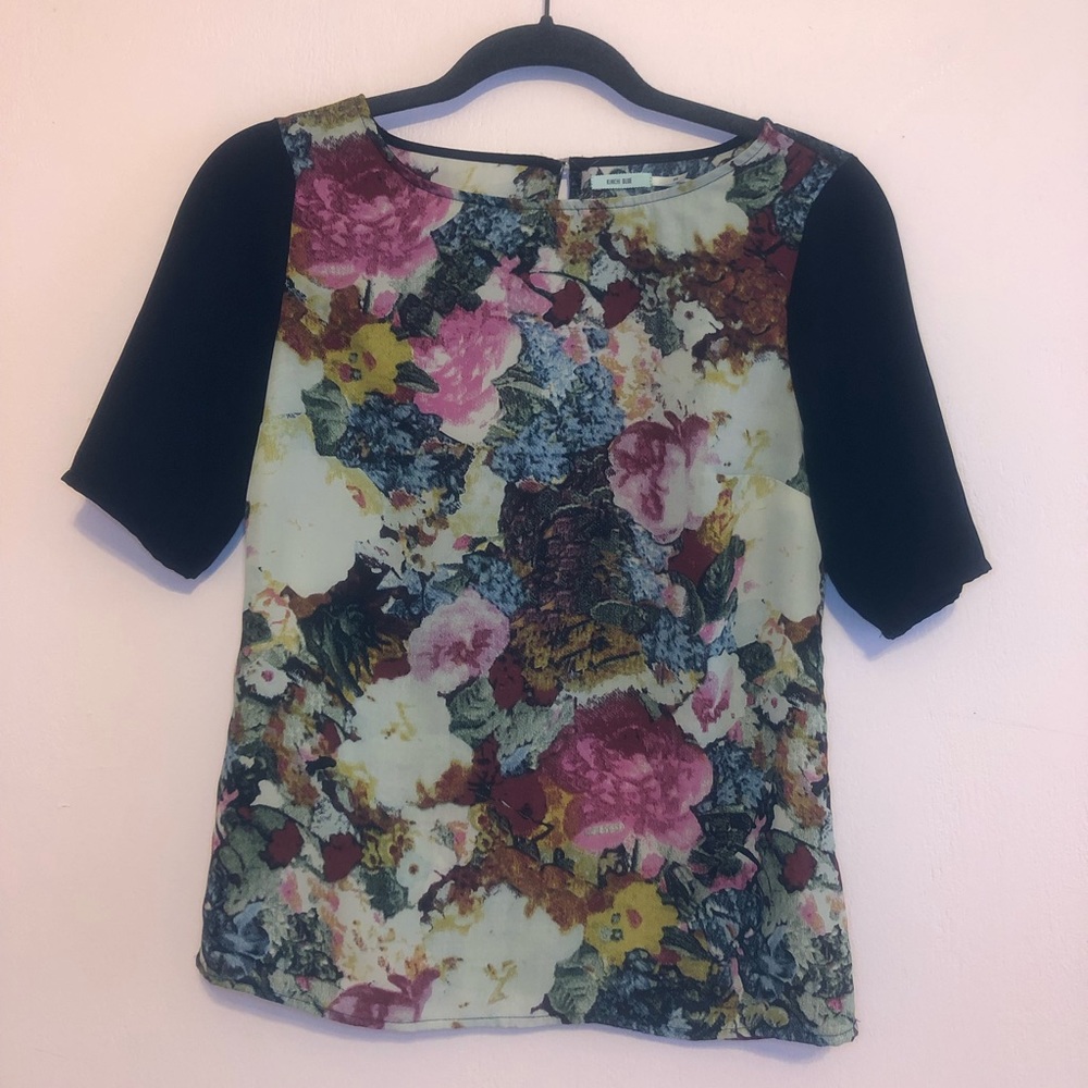 Urban Outfitters Printed Top Size XS